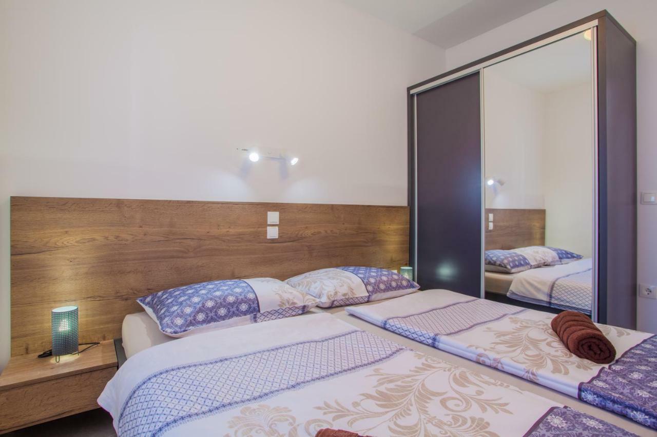Apartmani Komesic Zubovici Exterior photo